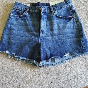 Marine Layer Sasha denim shorts. Size 31. New with tags.